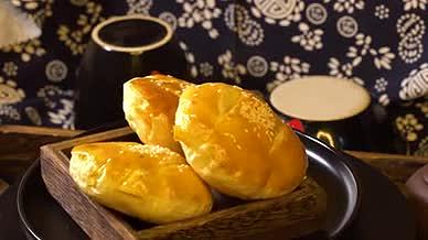 传统烘焙美食老婆饼甜点糕点视频的预览图